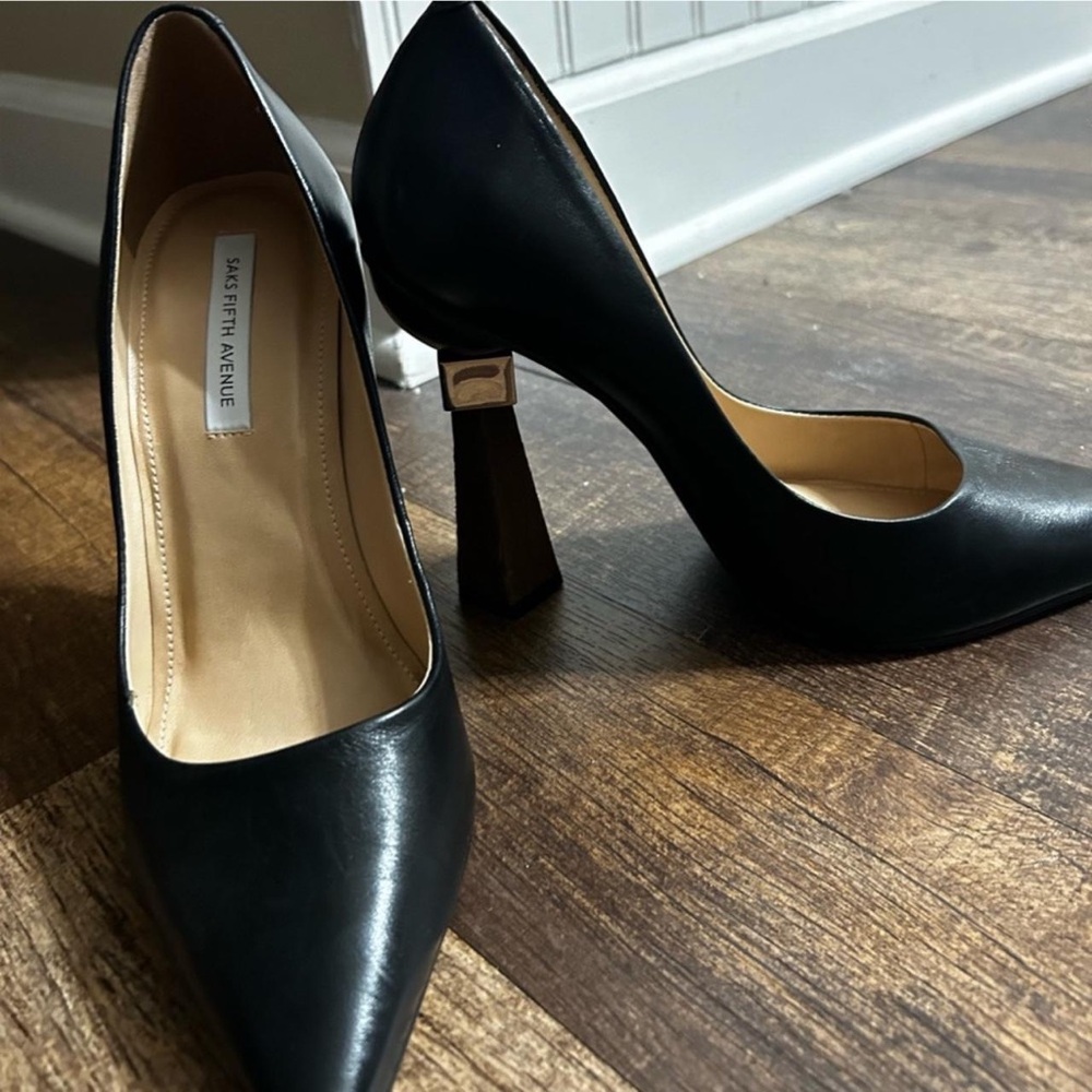 SAKS FIFTH AVENUE ,Elegant Black Leather Women's Pumps - Picture 2 of 5